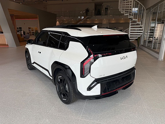 Kia EV3 2 of 13