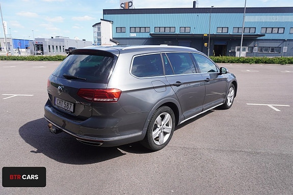 Volkswagen Passat Alltrack 4 of 5