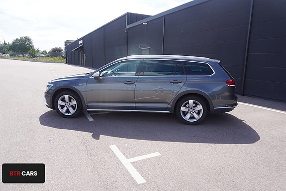 Volkswagen Passat Alltrack 2 of 5