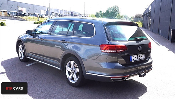 Volkswagen Passat Alltrack 3 of 5