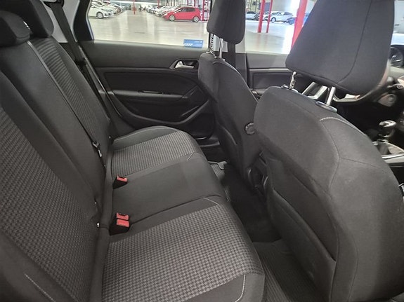 Peugeot 308 5 of 5
