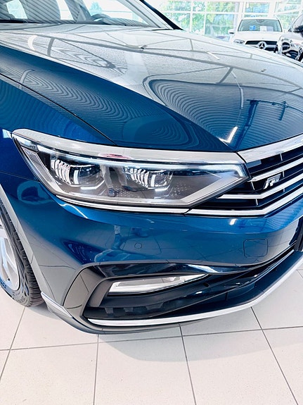 Volkswagen Passat 16 of 18