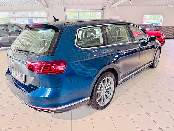 Volkswagen Passat 12 of 18