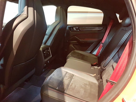 Porsche Cayenne 3 of 5