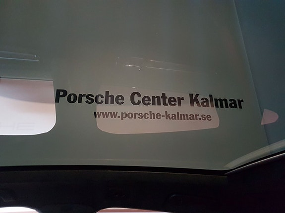 Porsche Cayenne 4 of 5