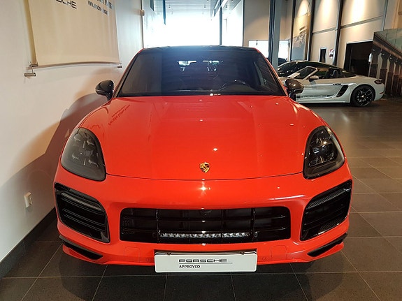 Porsche Cayenne 2 of 5