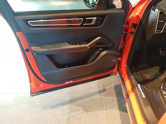 Porsche Cayenne 6 of 11