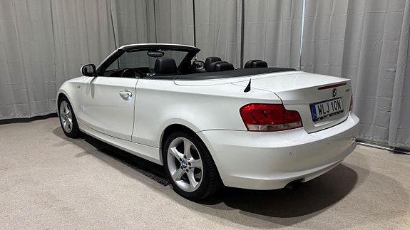 BMW 118i 3 of 5