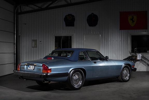 Jaguar XJ 3 of 5