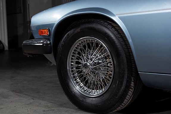 Jaguar XJ 8 of 23