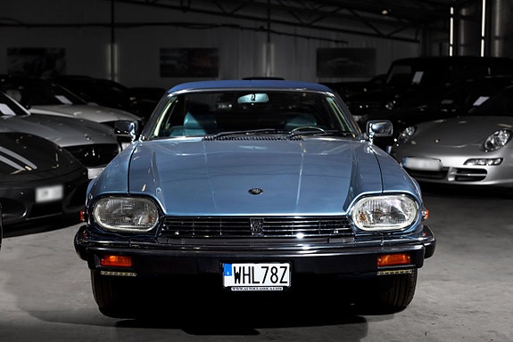 Jaguar XJ 4 of 5