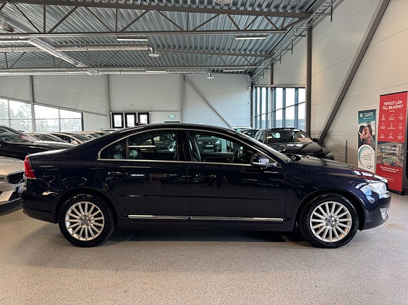 Volvo S80 2 of 5