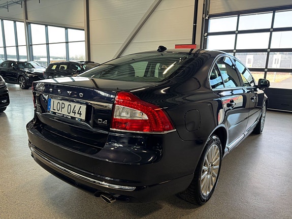 Volvo S80 3 of 5