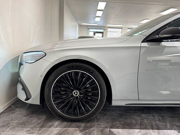 Mercedes-Benz E300 e 9 of 26
