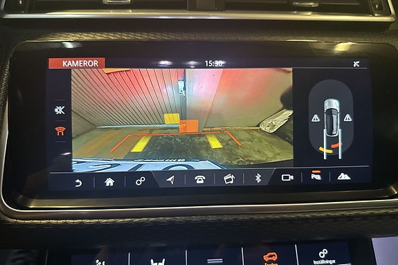 Land Rover Range Rover Velar 14 of 16