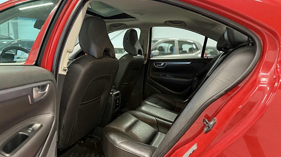 Volvo S60 13 of 19
