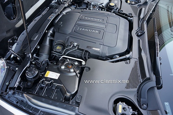 Jaguar XKR 2 of 5