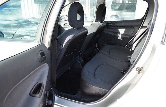 Peugeot 206 9 of 13