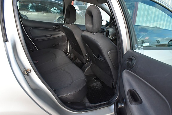 Peugeot 206 10 of 13