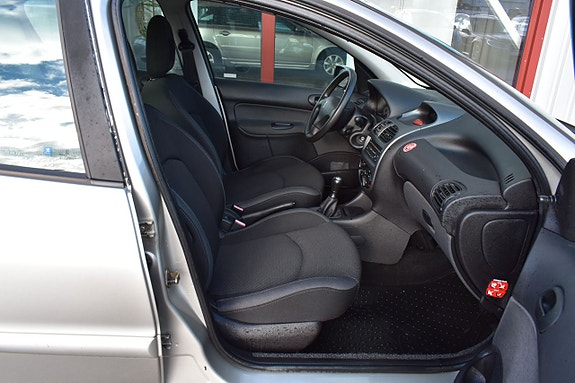 Peugeot 206 8 of 13