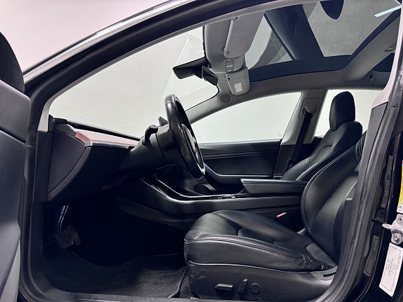 Tesla Model 3 4 of 5