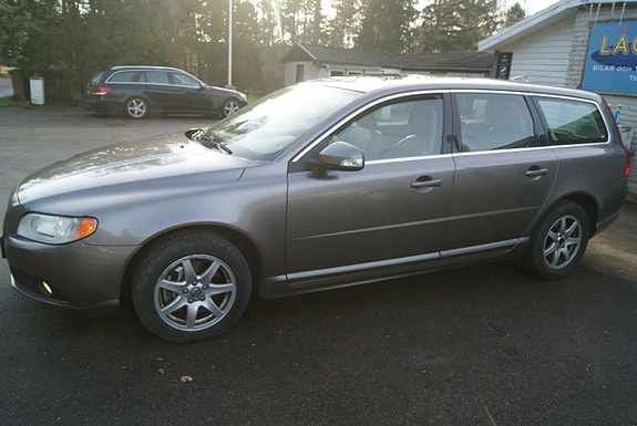 Volvo V70 3 of 15