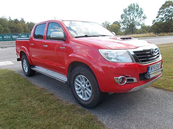 Toyota HiLux 2 of 5