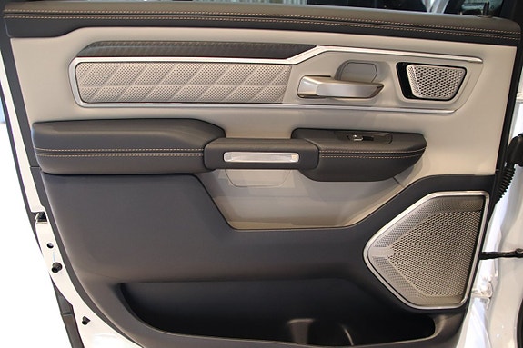 Dodge RAM 1500 13 of 21