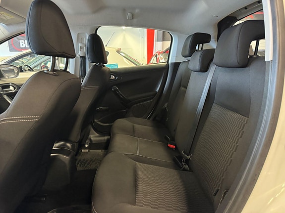 Peugeot 208 16 of 17