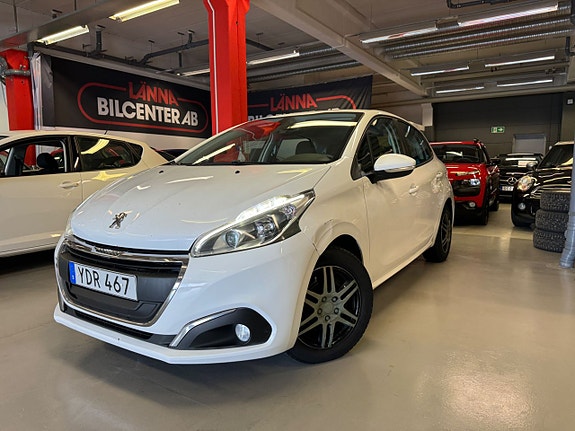 Peugeot 208 2 of 5