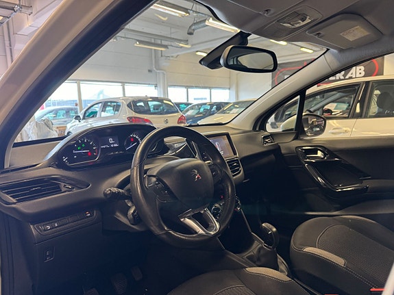 Peugeot 208 8 of 17