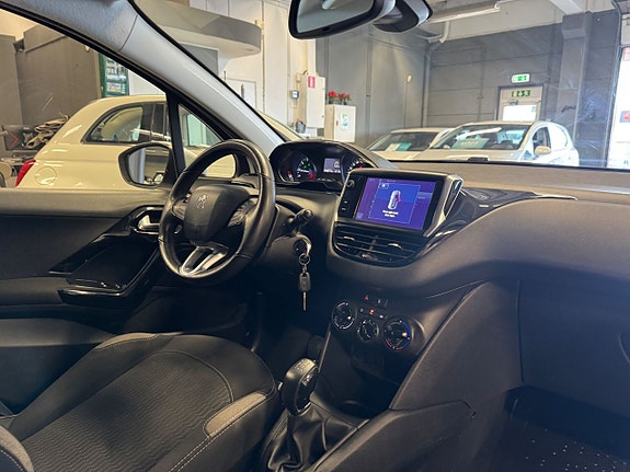 Peugeot 208 12 of 17