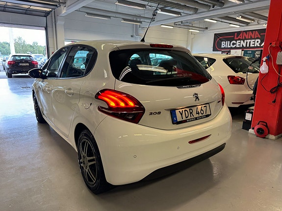 Peugeot 208 7 of 17