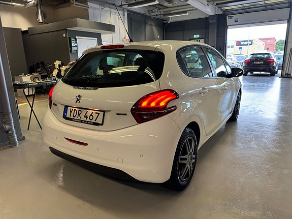 Peugeot 208 5 of 5
