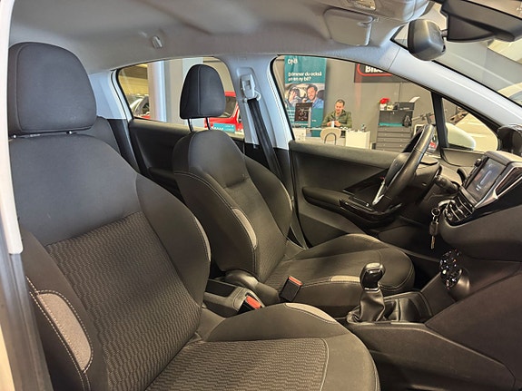 Peugeot 208 14 of 17