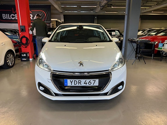 Peugeot 208 3 of 5