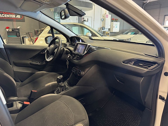 Peugeot 208 11 of 17