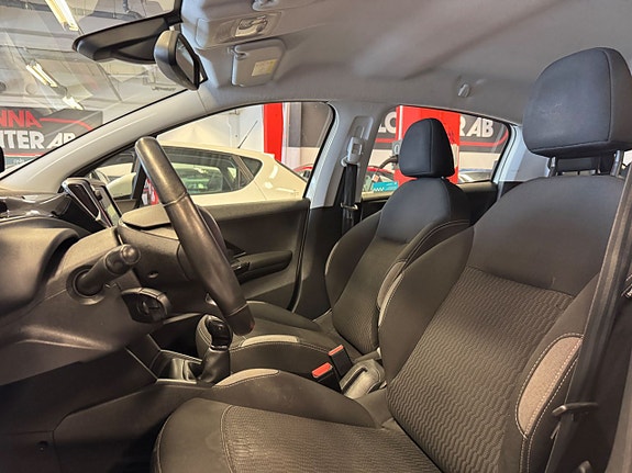 Peugeot 208 10 of 17