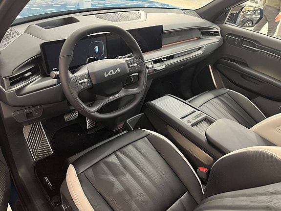 Kia EV9 4 of 18