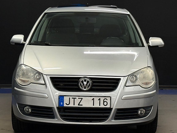 Volkswagen Polo 2 of 5