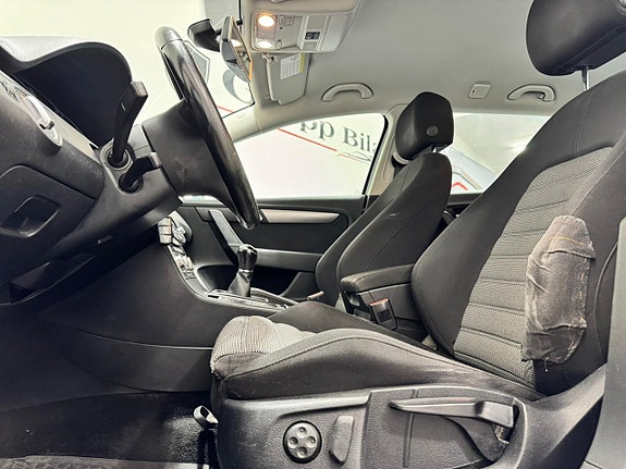 Volkswagen Passat 14 of 17
