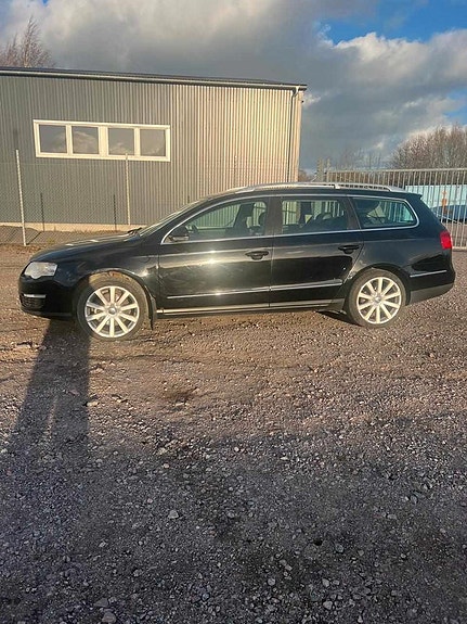 Volkswagen Passat 2 of 5
