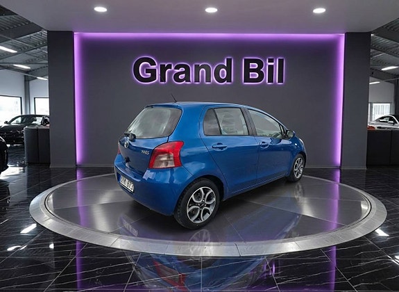 Toyota Yaris 4 of 5