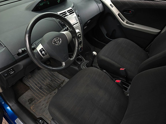 Toyota Yaris 5 of 5