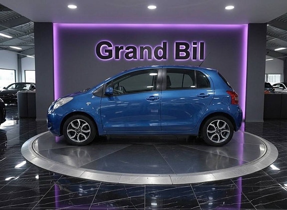 Toyota Yaris 3 of 5