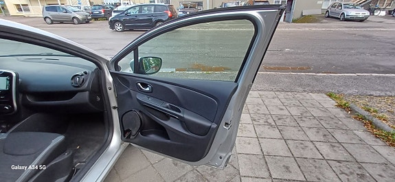 Renault Clio 16 of 18