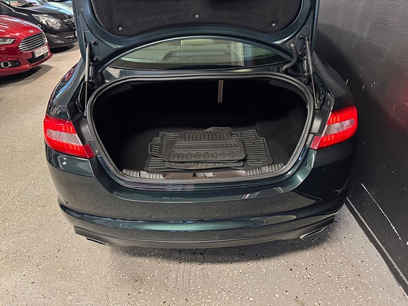Jaguar XF 8 of 24