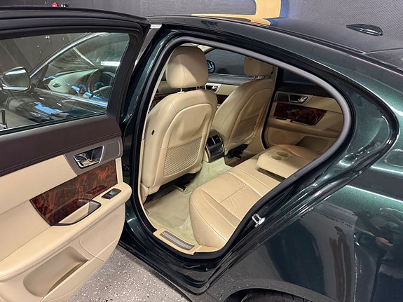 Jaguar XF 11 of 24
