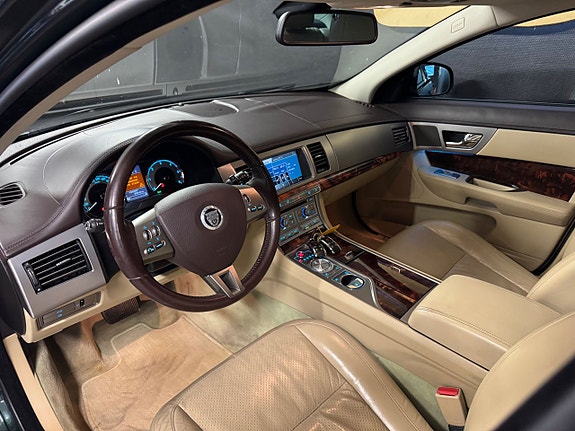 Jaguar XF 10 of 24