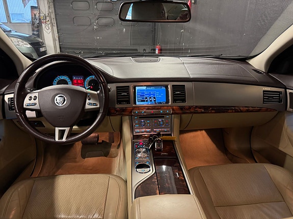 Jaguar XF 14 of 24